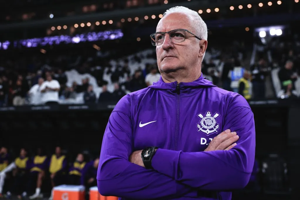 Dorival Jr. técnico do Corinthians durante partida contra o Bragantino – Foto: Ettore Chiereguini/AGIF