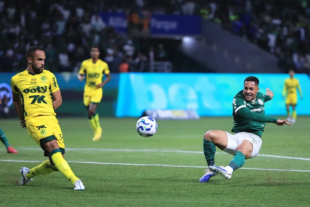 Vitor Roque jogador do Palmeiras durante partida contra o Mirassol – Foto: Ettore Chiereguini/AGIF