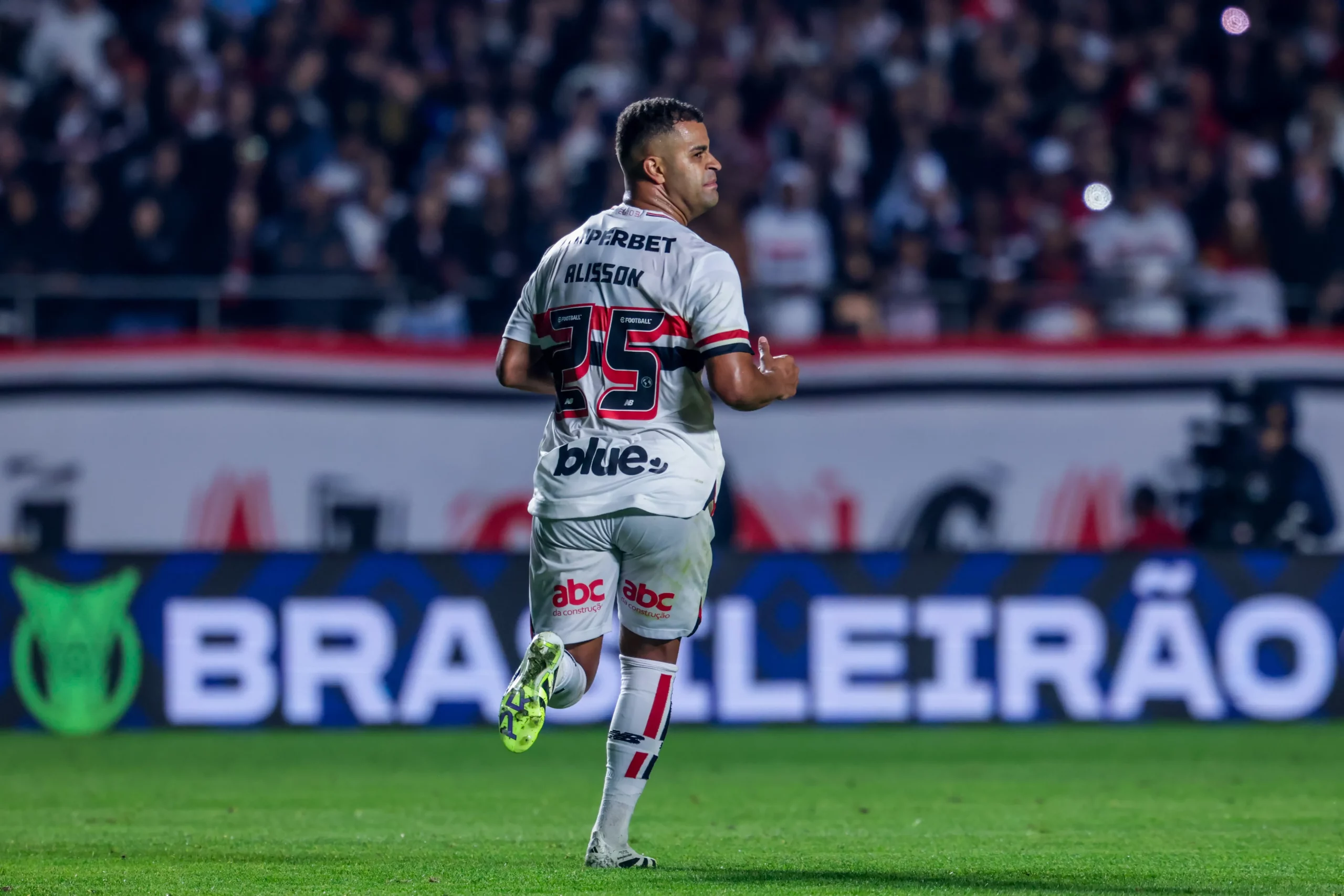 SP – SAO PAULO – 19/07/2025 – BRASILEIRO A 2025, SAO PAULO X CORINTHIANS – Allison jogador do Sao Paulo durante partida contra o Corinthians no estadio Morumbi pelo campeonato Brasileiro A 2025. Foto: Marcello Zambrana/AGIF