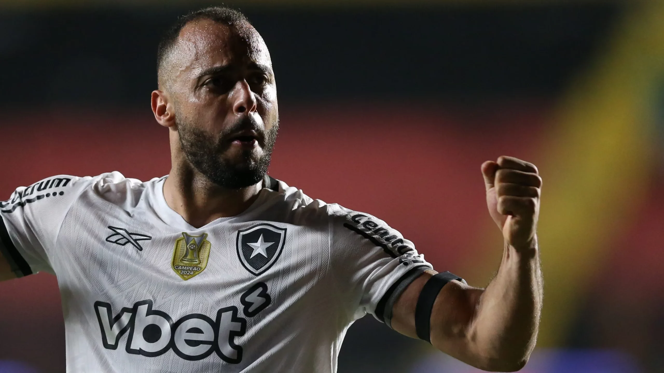 Arthur Cabral pode sair do Botafogo - Foto: Marlon Costa/AGIF.