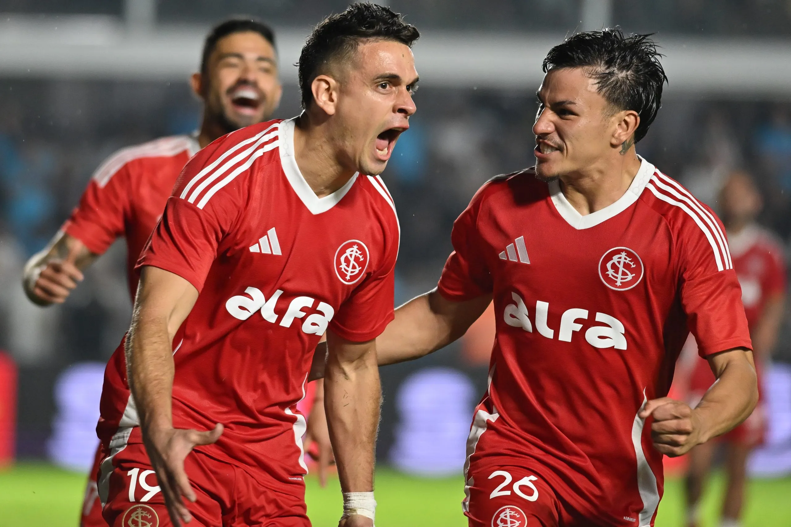 Colorado venceu o jogo na Vila Belmiro. Foto: Jota Erre/AGIF