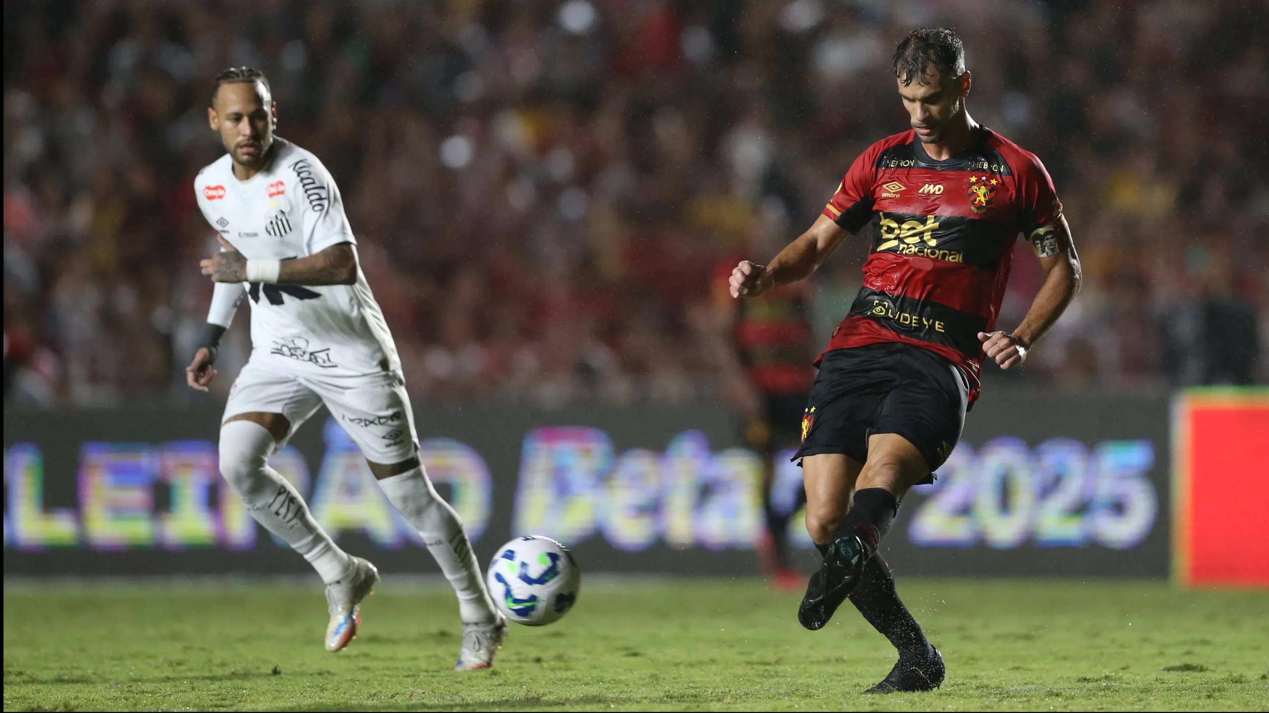 Santos precisa urgentemente dos 3 pontos - Foto: Marlon Costa/AGIF.