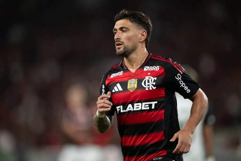 Arrascaeta jogador do Flamengo durante partida contra o Atletico-MG no estadio Maracana pelo campeonato Brasileiro A 2025. Foto: Jorge Rodrigues/AGIF