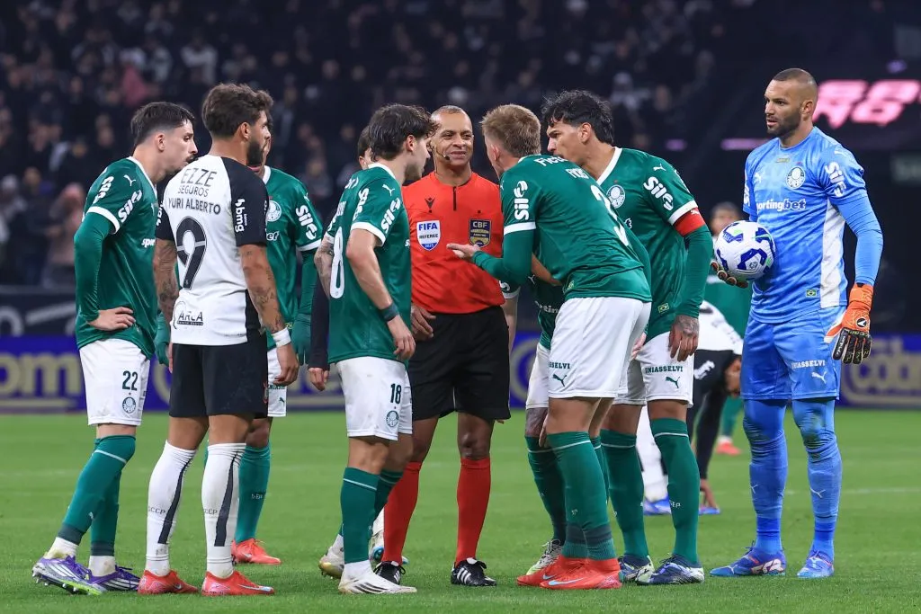 Jogo de ida “pegou fogo” na Neo Química Arena. Foto: Marcello Zambrana/AGIF