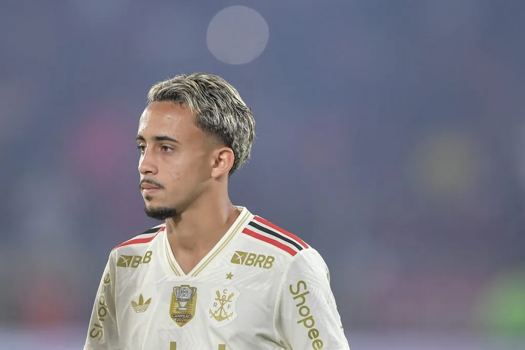 Matheus Goncalves jogador do Flamengo durante partida contra o Atletico-MG no estadio Maracana pelo campeonato Copa Do Brasil 2025. Foto: Thiago Ribeiro/AGIF