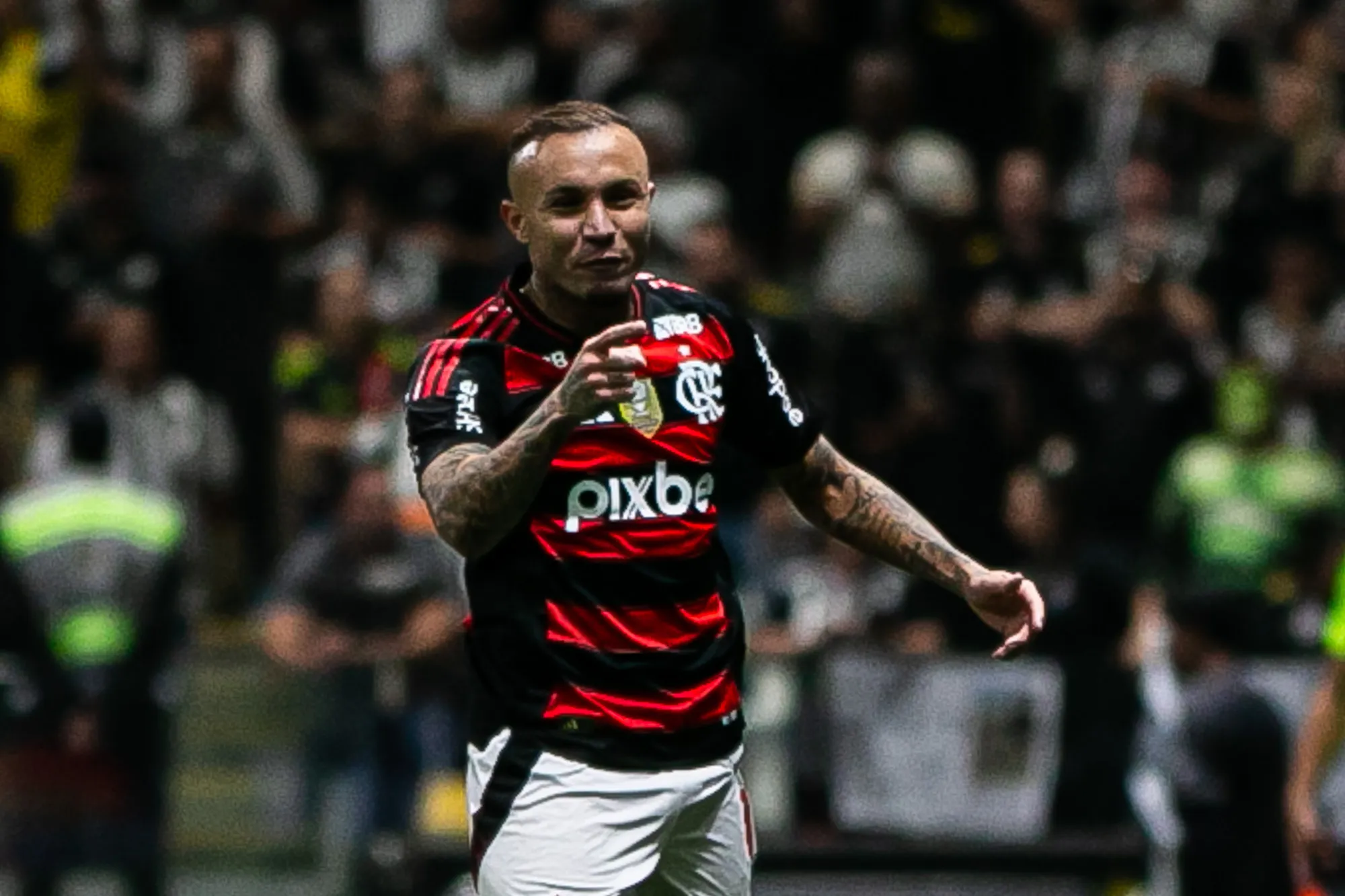 Cebolinha jogador do Flamengo comemora seu gol durante partida contra o Atletico-MG no estadio Arena MRV pelo campeonato Copa Do Brasil 2025. Foto: Fernando Moreno/AGIF