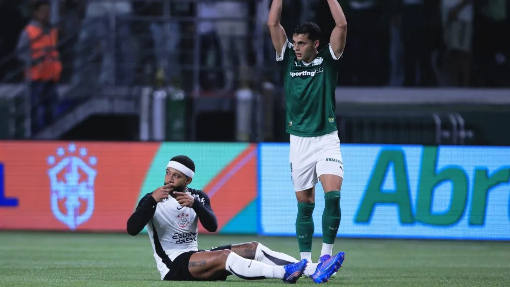 Memphis Depay pede para ser substituído. Foto: Ettore Chiereguini/AGIF