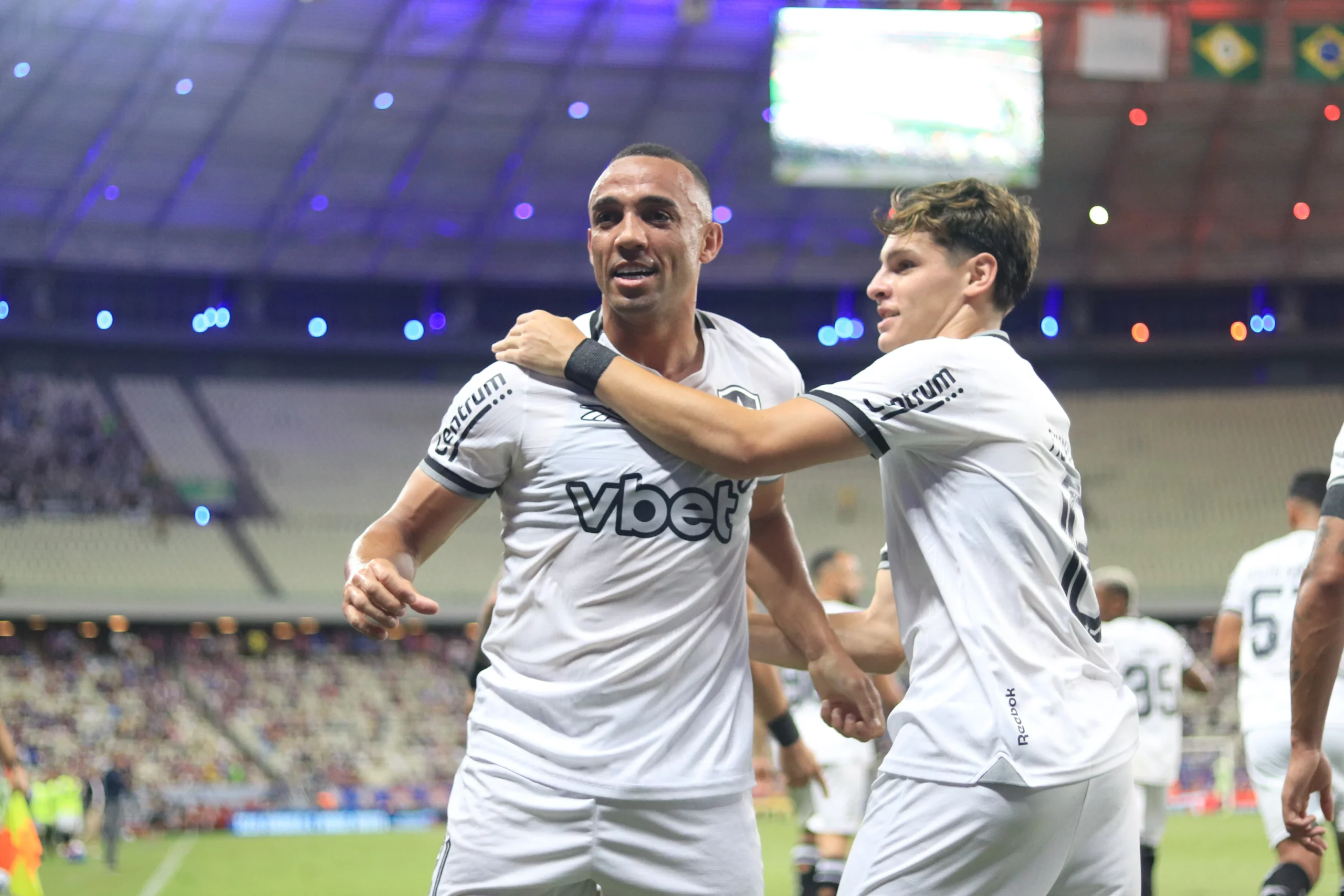 Marçal diminuiu o placar no 2º tempo, mas não evitou revés do Fogão para o Cruzeiro – Foto: Baggio Rodrigues/AGIF