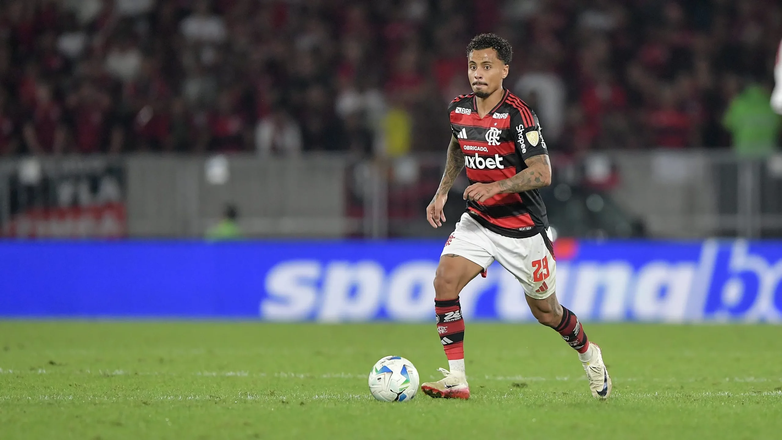 Allan pode jogar pelo Corinthians - Foto: Thiago Ribeiro/AGIF.