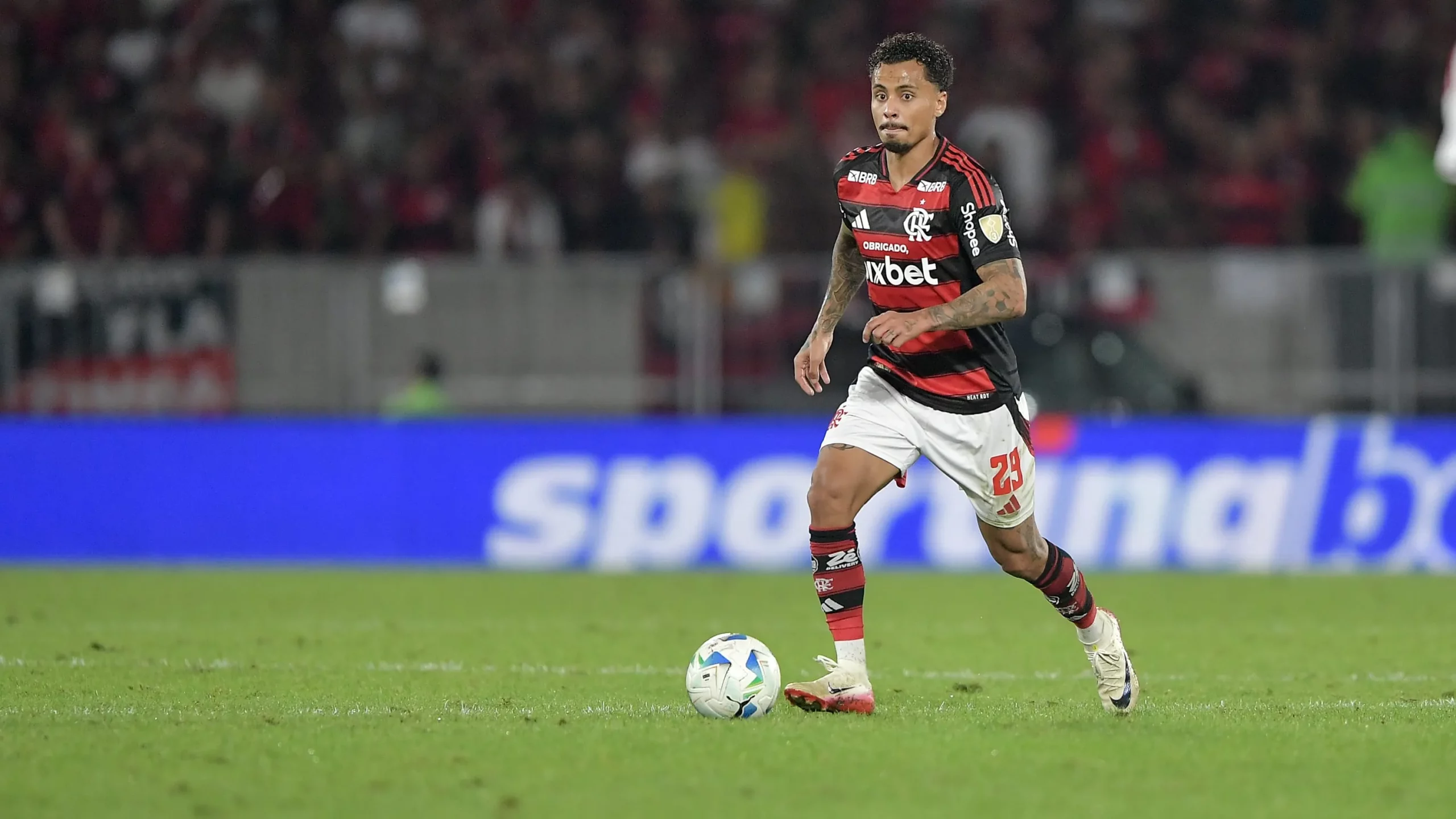 Allan jamais deslanchou atuando pelo Fla. Foto: Thiago Ribeiro/AGIF
