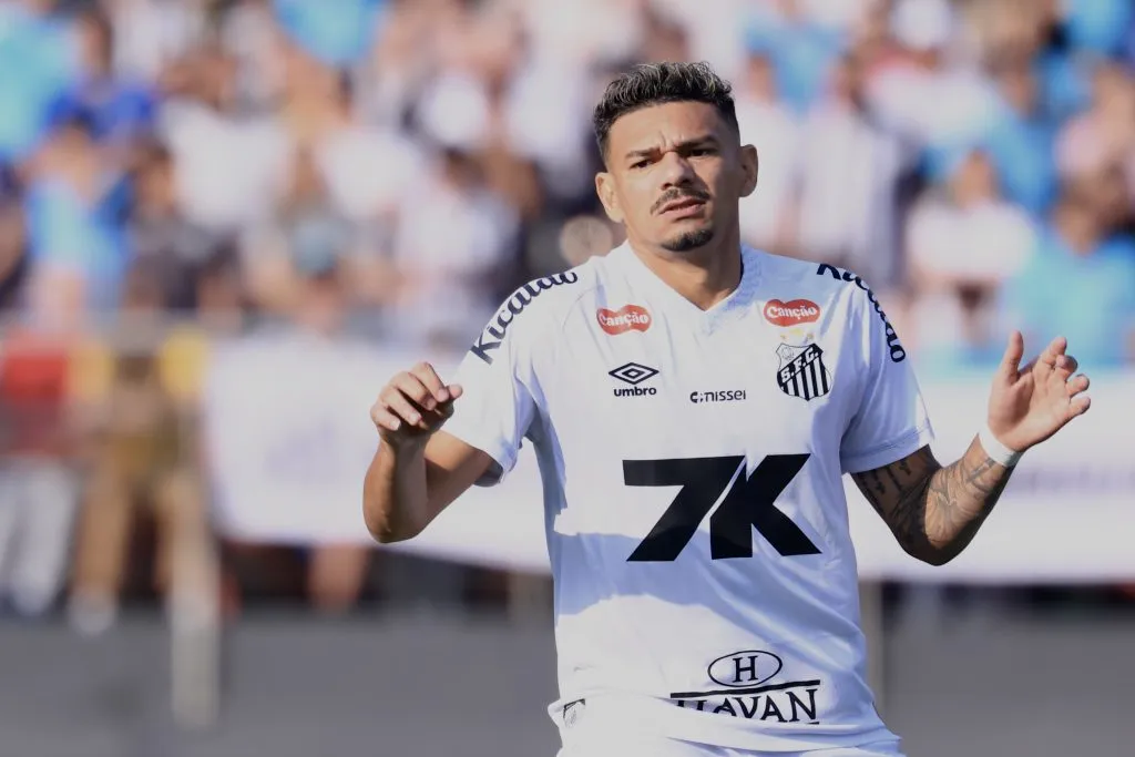 SP – SAO PAULO – 17/08/2025 – BRASILEIRO A 2025, SANTOS X VASCO – Tiquinho Soares jogador do Santos durante partida contra o Vasco no estadio Morumbi pelo campeonato Brasileiro A 2025. Foto: Marcello Zambrana/AGIF