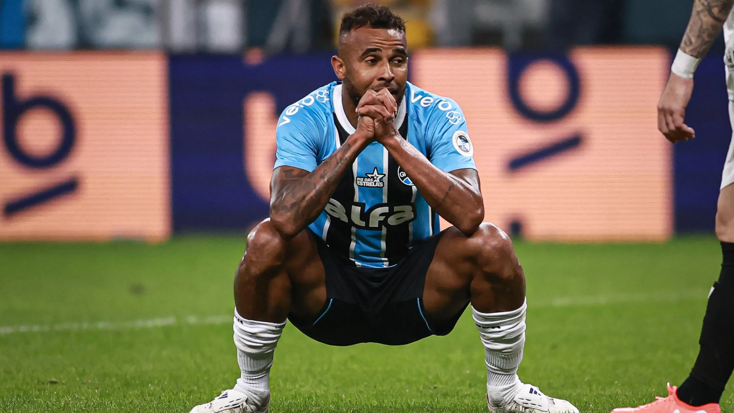 Alex Santana atuou no Grêmio por empréstimo em 2025 - Foto: Maxi Franzoi/AGIF.