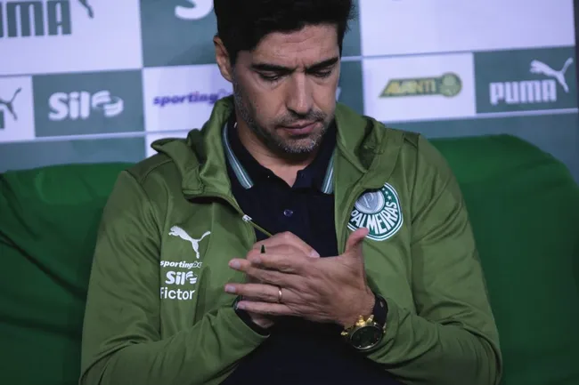 Abel Ferreira quer a presença de Khellven contra o River Plate. Foto: Ettore Chiereguini/AGIF