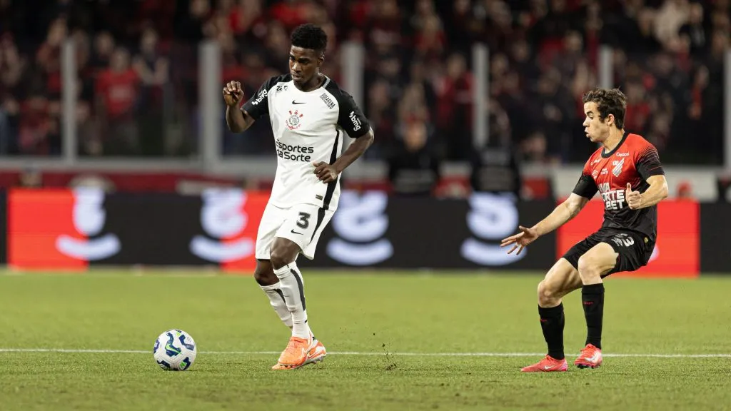 Felix Torres jogador do Corinthians durante partida contra o Athletico-PR no estadio Arena da Baixada pelo campeonato Copa Do Brasil 2025. Foto: Paulo De Tarso/AGIF