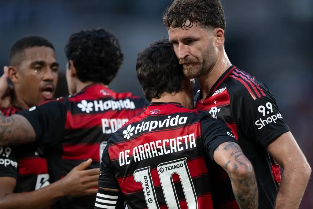 Zagueiro Léo Pereira foi outro que passou por exame de dopagem surpresa no Ninho do Urubu – Foto: Jorge Rodrigues/AGIF