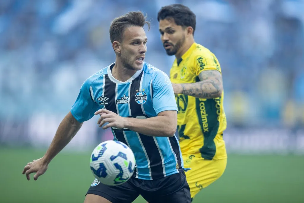 Arthur é discreto em retorno ao Grêmio após 7 anos jogando na Europa. Foto: Liamara Polli/AGIF