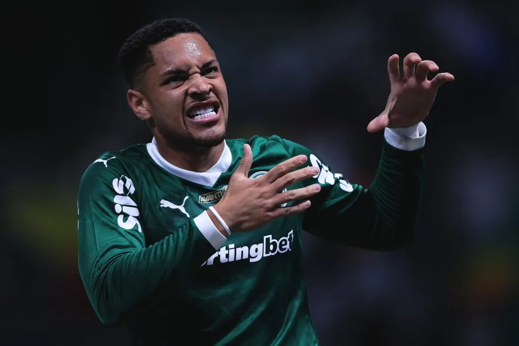 Vitor Roque marca três vezes em goleada do Palmeiras sobre o Inter. Foto: Ettore Chiereguini/AGIF