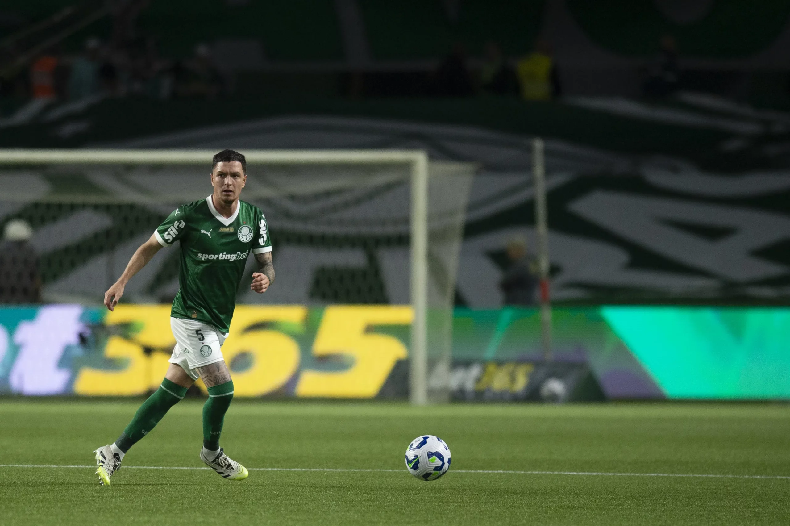 Anibal Moreno jogador do Palmeiras durante partida contra o Internacional no estadio Arena Allianz Parque pelo campeonato Brasileiro A 2025. Foto: Anderson Romao/AGIF