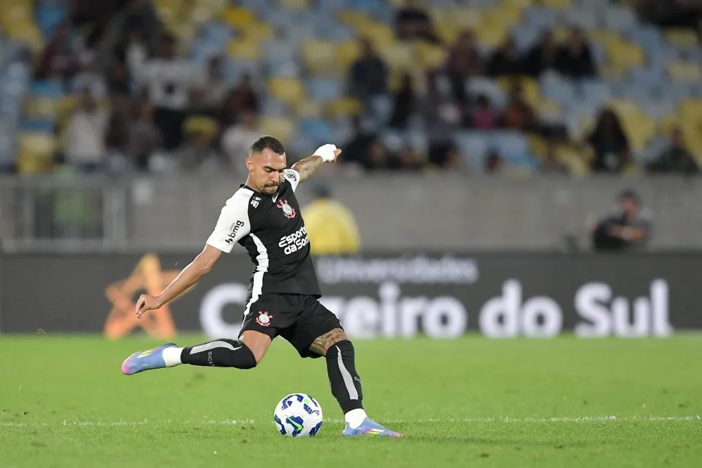Matheuzinho jogador do Corinthians durante partida contra o Fluminense – Foto: Thiago Ribeiro/AGIF