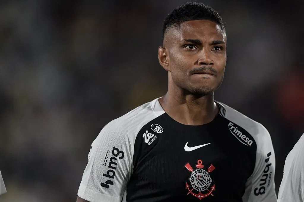 Vitinho foi titular, mas não teve destaque - Foto: Thiago Ribeiro/AGIF.