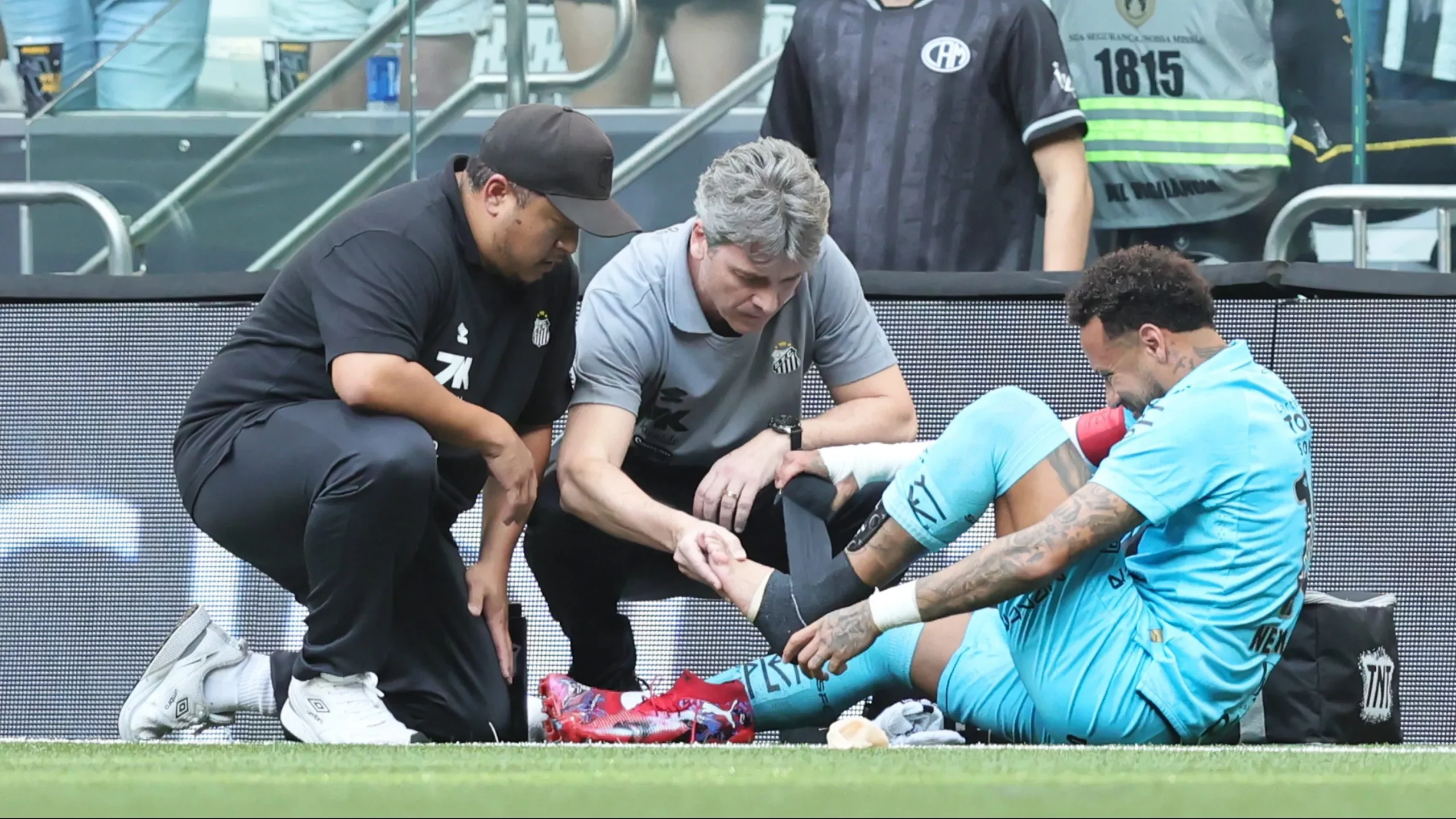 Neymar coleciona problemas físicos - Foto: Gilson Lobo/AGIF.