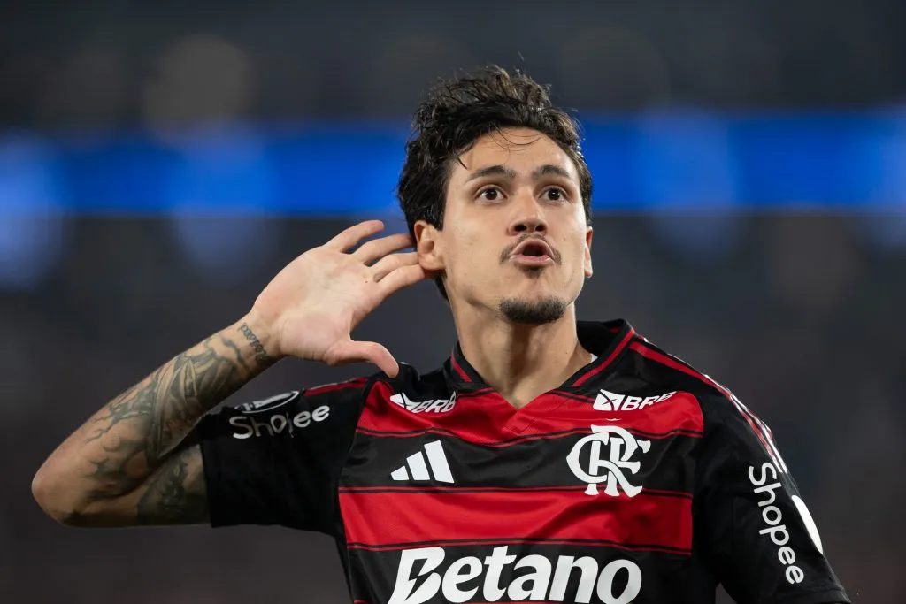 Torcida do Flamengo quer escalação de Pedro contra o Botafogo. Foto: Jorge Rodrigues/AGIF