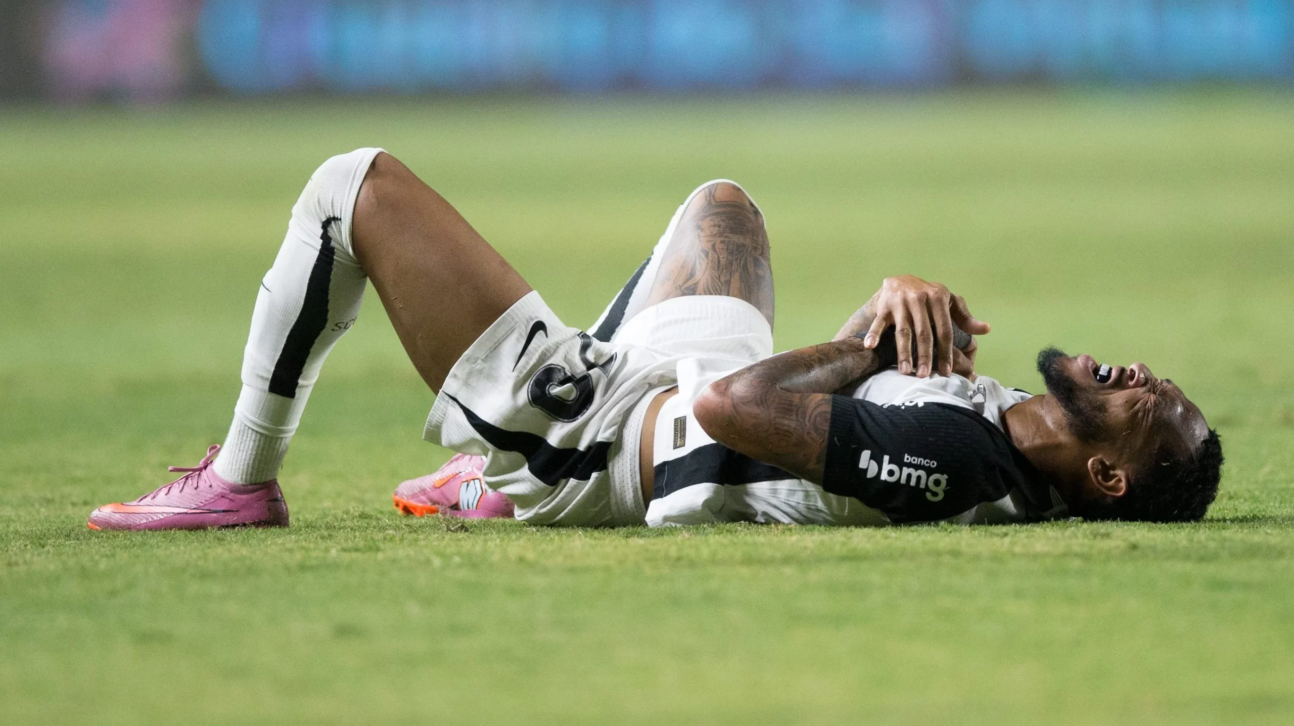 Martínez deve perder toda a temporada - Foto: Marlon Costa/AGIF.