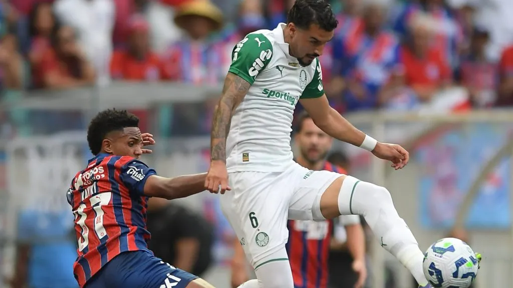 Jefté em ação pelo Verdão. O camisa 6 entrou para substituir Piquerez na partida – Foto: Jhony Pinho/AGIF