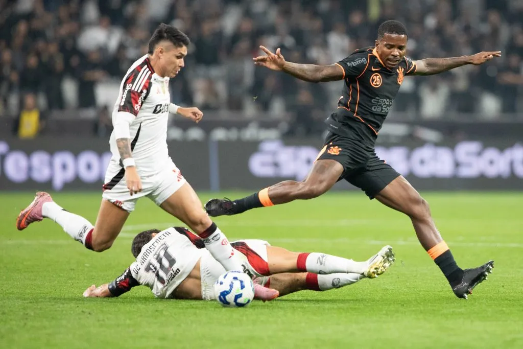 Zagueiro Cacá durante partida no estadio Arena Corinthians pelo campeonato Brasileiro A 2025. Foto: Joisel Amaral/AGIF