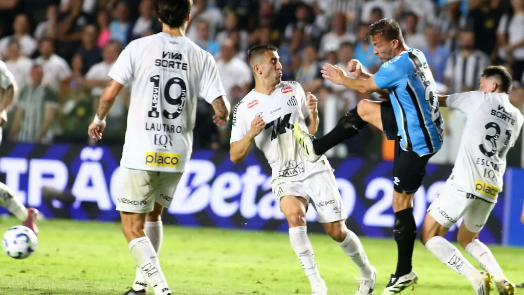 Peixe e Tricolor ficaram no empate. Foto: Mauricio De Souza/AGIF