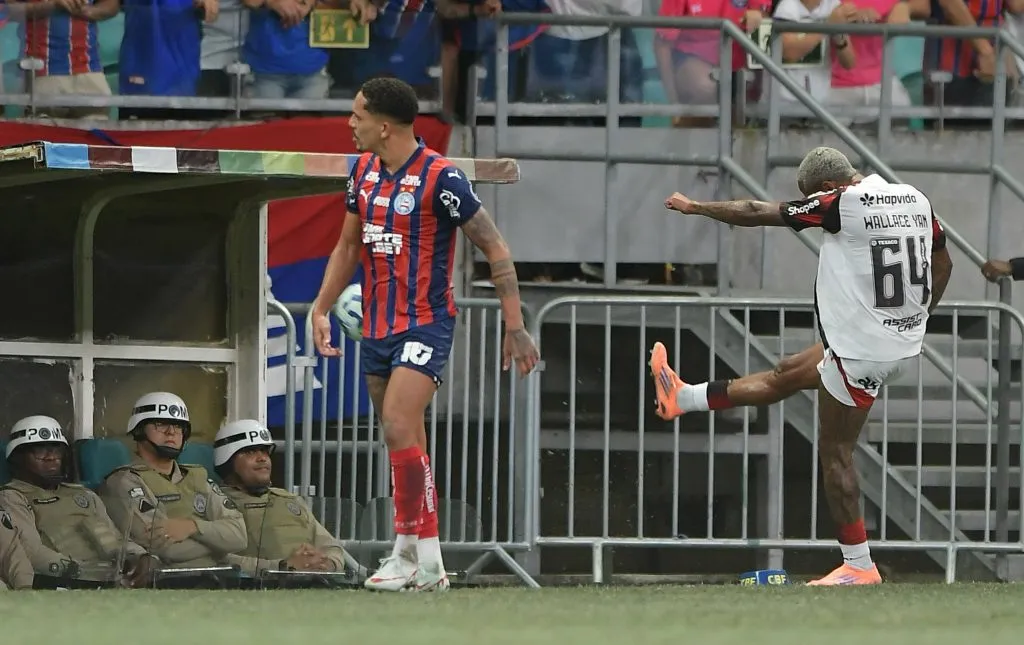 Wallace Yan é expulso e joga apenas 10 minutos em derrota. Foto: Jhony Pinho/AGIF