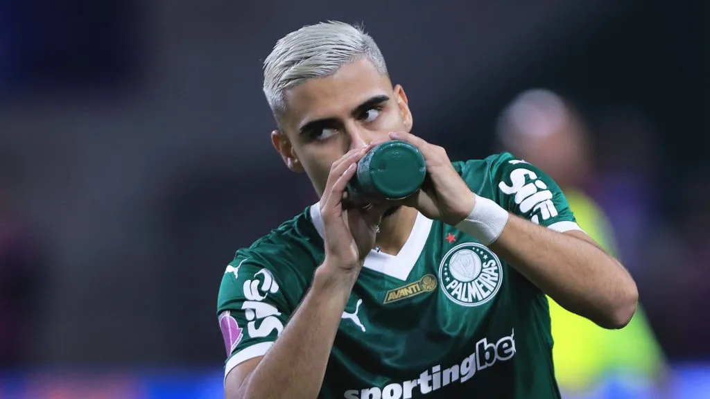 Andreas Pereira será titular no clássico - Foto: Ettore Chiereguini/AGIF.