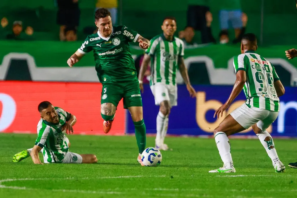 Aníbal Moreno levou cartão amarelo contra Juventude e desfalca SEP contra o Santos – Foto: Luiz Erbes/AGIF