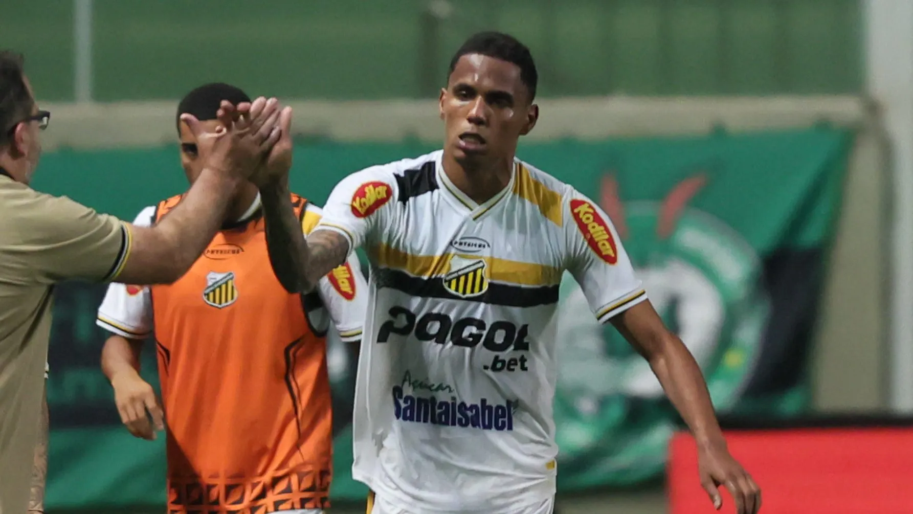 Dantas não será reforço do Fluminense - Foto: Gilson Lobo/AGIF.