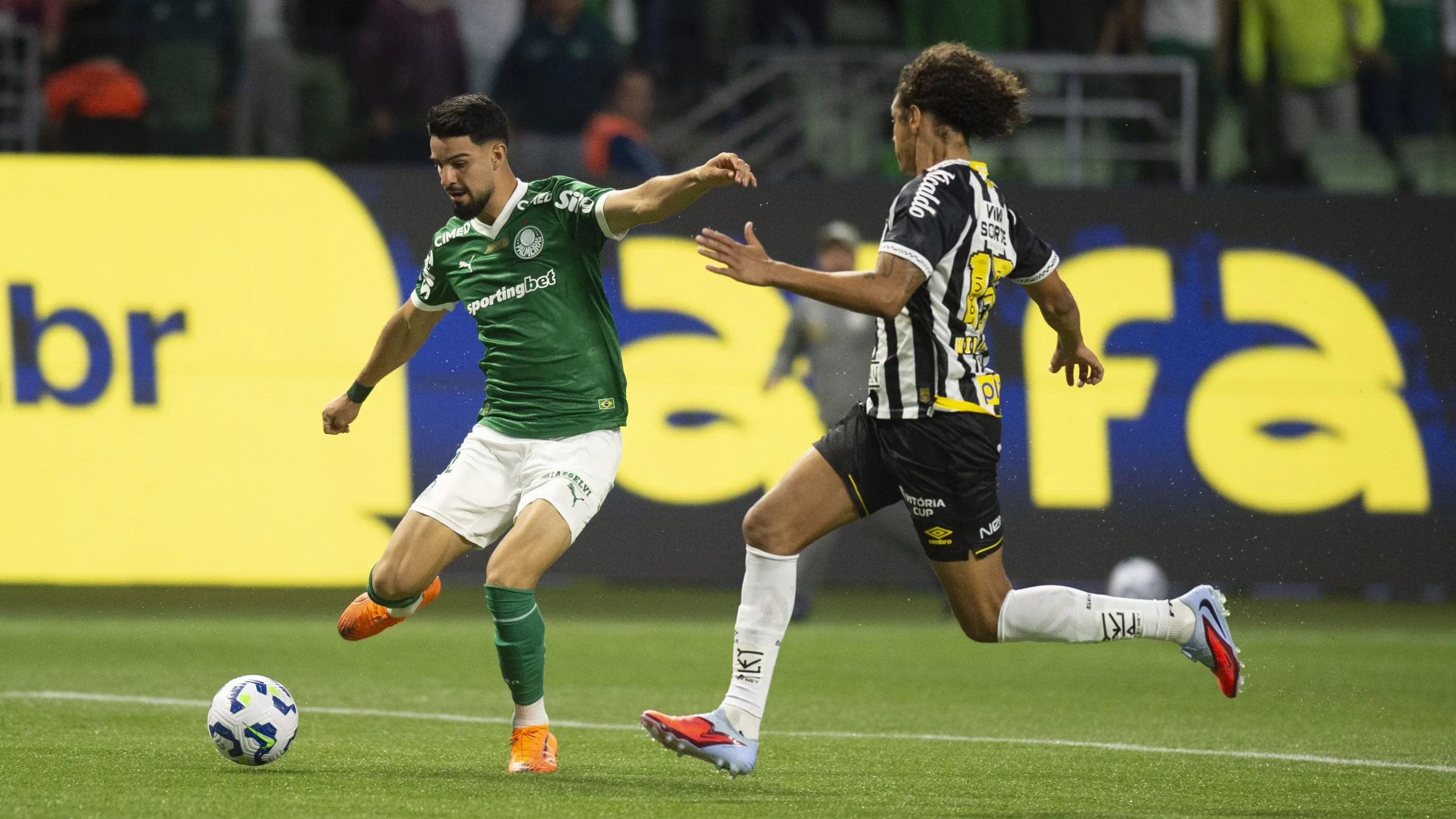 Palmeiras já recusou algumas propostas pelo centroavante - Foto: Anderson Romão/AGIF.