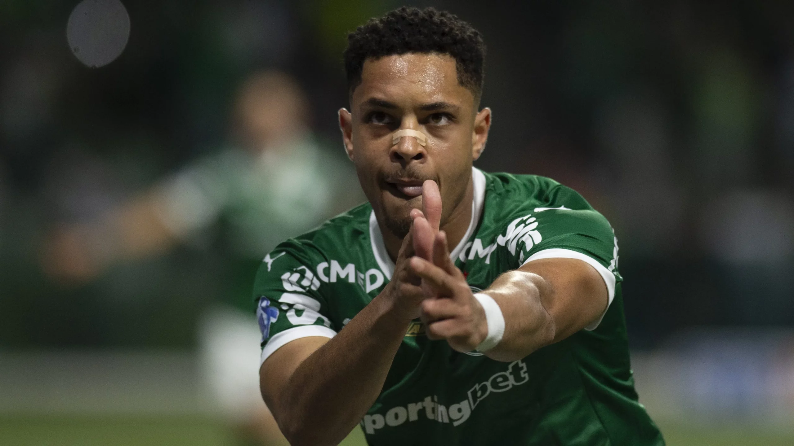 Vitor Roque terminou bem a temporada no Palmeiras - Foto: Anderson Romão/AGIF.
