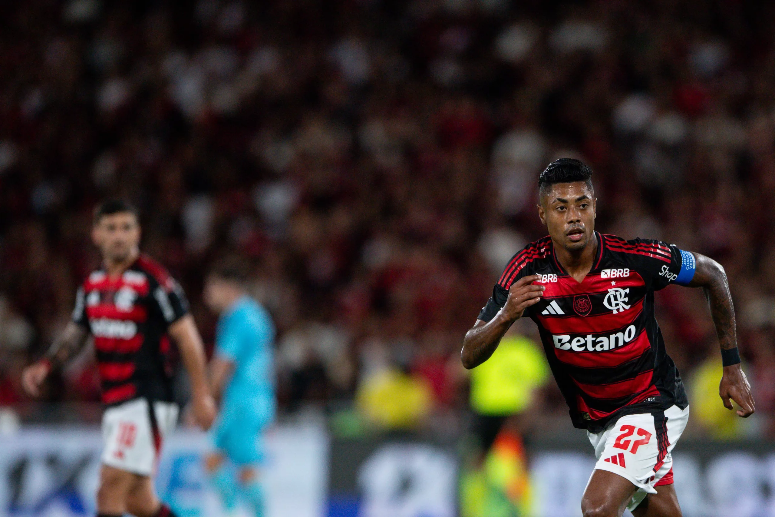 Bruno Henrique jogador do Flamengo durante partida contra o Santos no estadio Maracana pelo campeonato Brasileiro A 2025. Foto: Thiago Ribeiro/AGIF