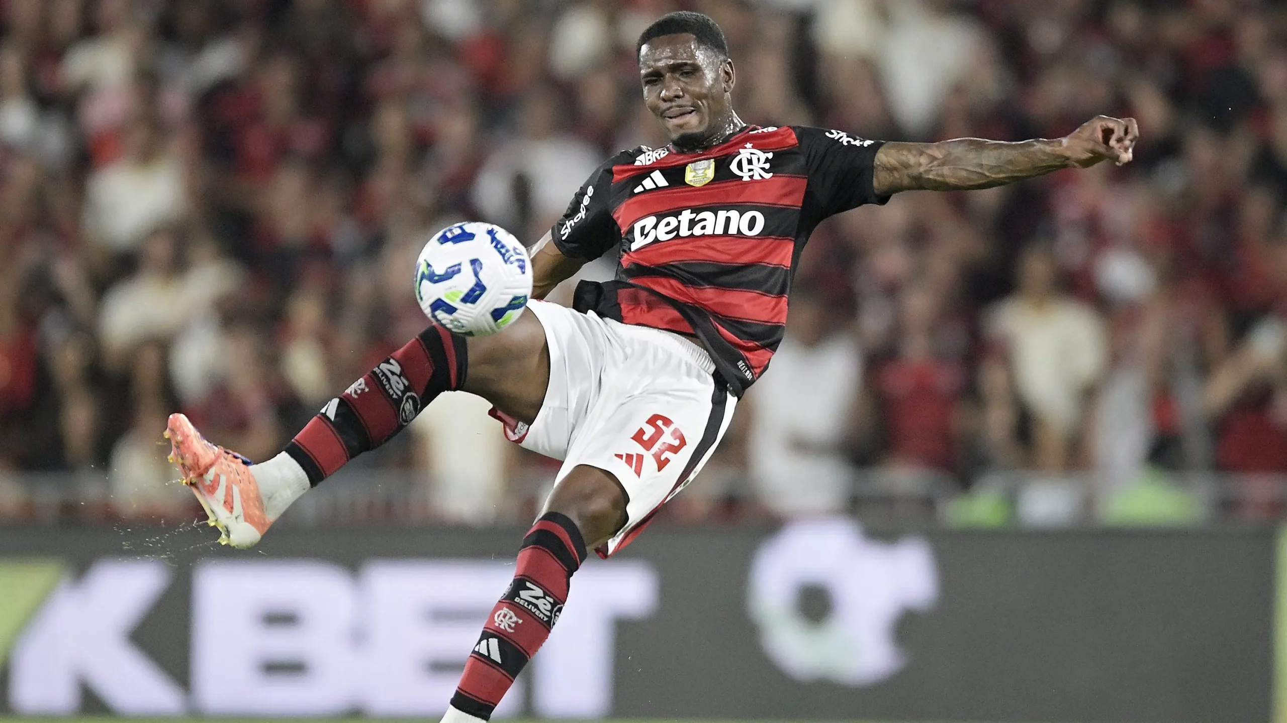 Evertton Araújo foi outro garoto bastante utilizado. Foto: Alexandre Loureiro/AGIF