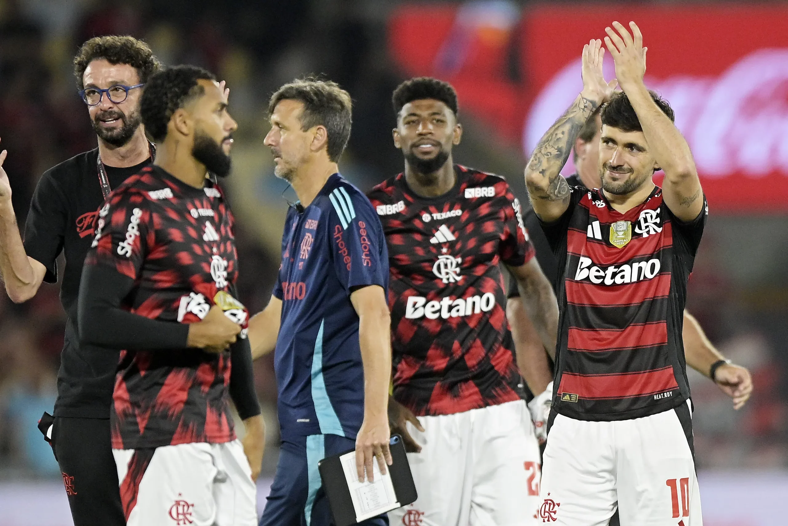Arrascaeta jogador do Flamengo comemora a vitoria apos a partida contra o Bragantino no estadio Maracana pelo campeonato Brasileiro A 2025. Foto: Alexandre Loureiro/AGIF
