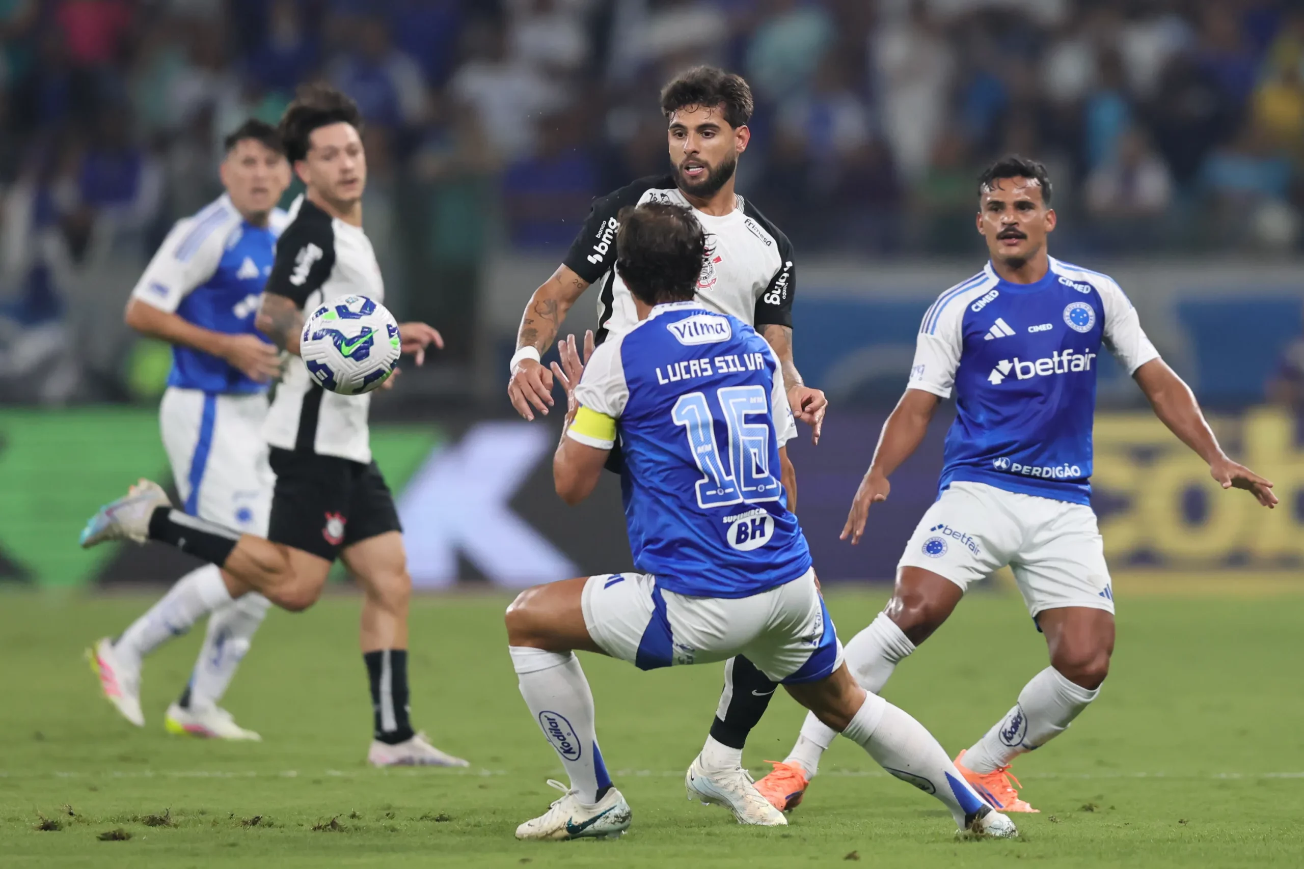 Em prévia, o Cruzeiro derrotou o Corinthians por 3 a 0 pelo Brasileirão Betano. Foto: Gilson Lobo/AGIF