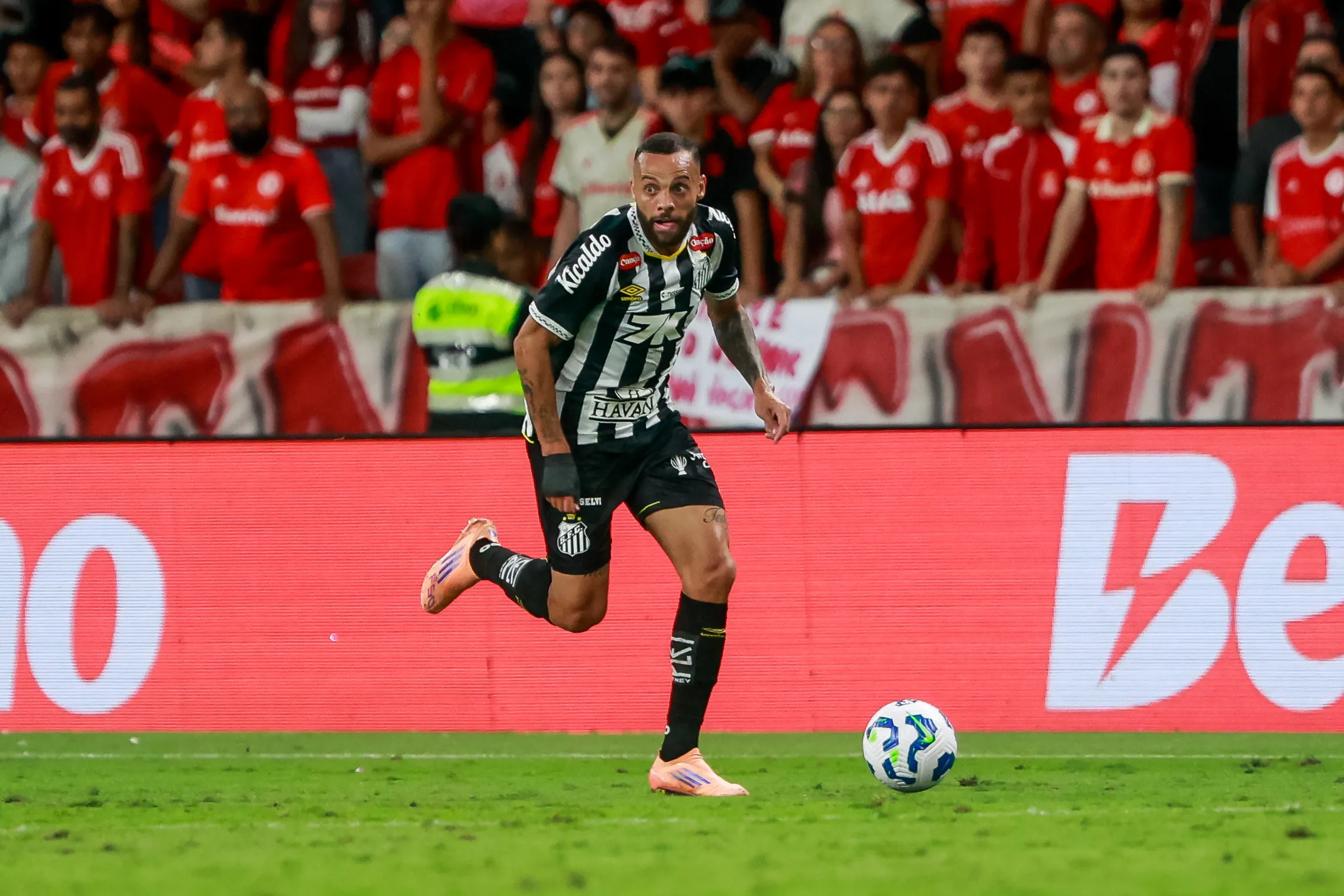 Guilherme volta a ser pauta na torcida do Santos após atuação nos EUA. Foto: Luiz Erbes/AGIF