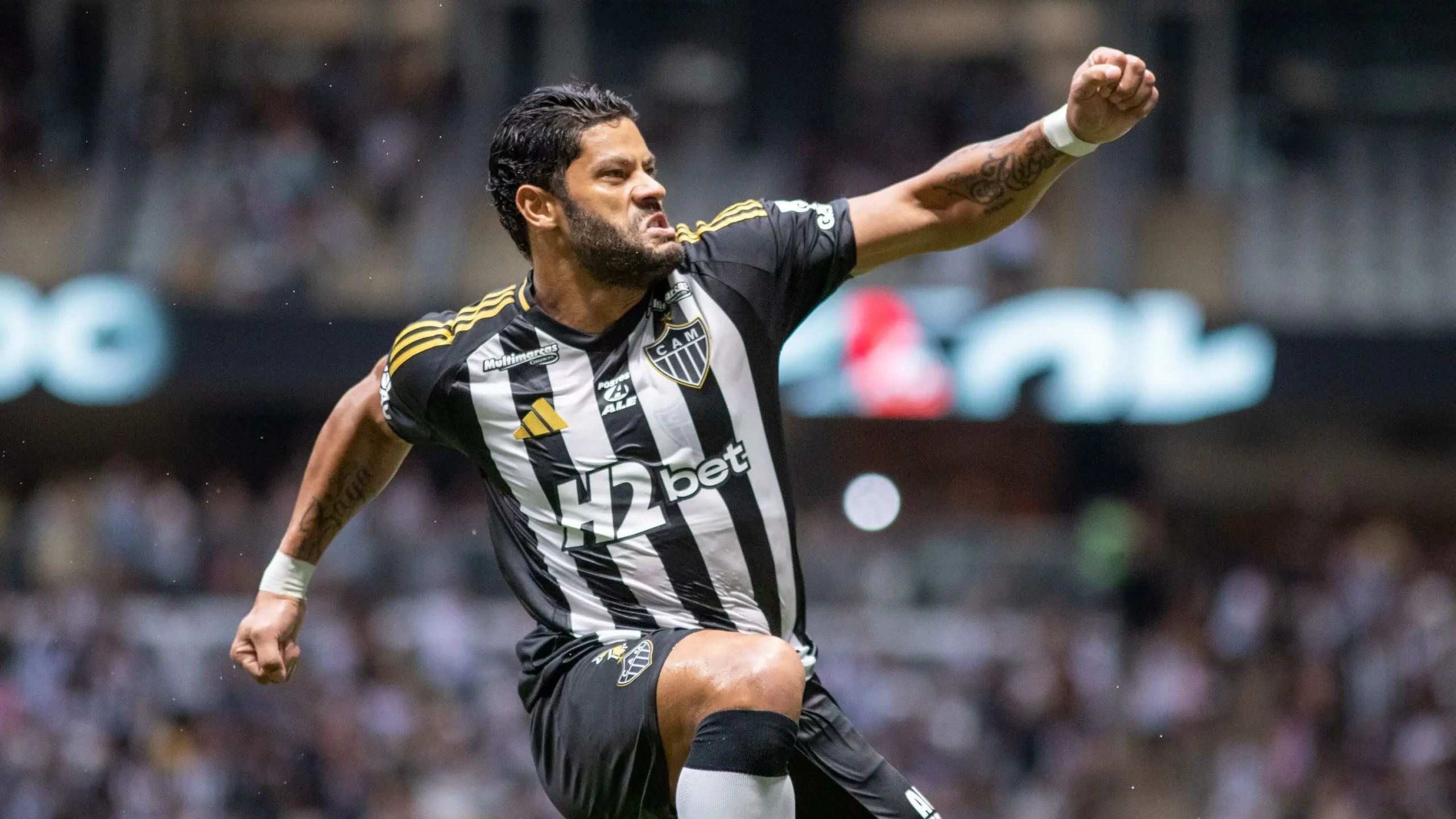 Para Romário, Hulk pode ser mais eficiente do que muitos jovens chamados por Ancelotti. Foto: Fernando Moreno/AGIF