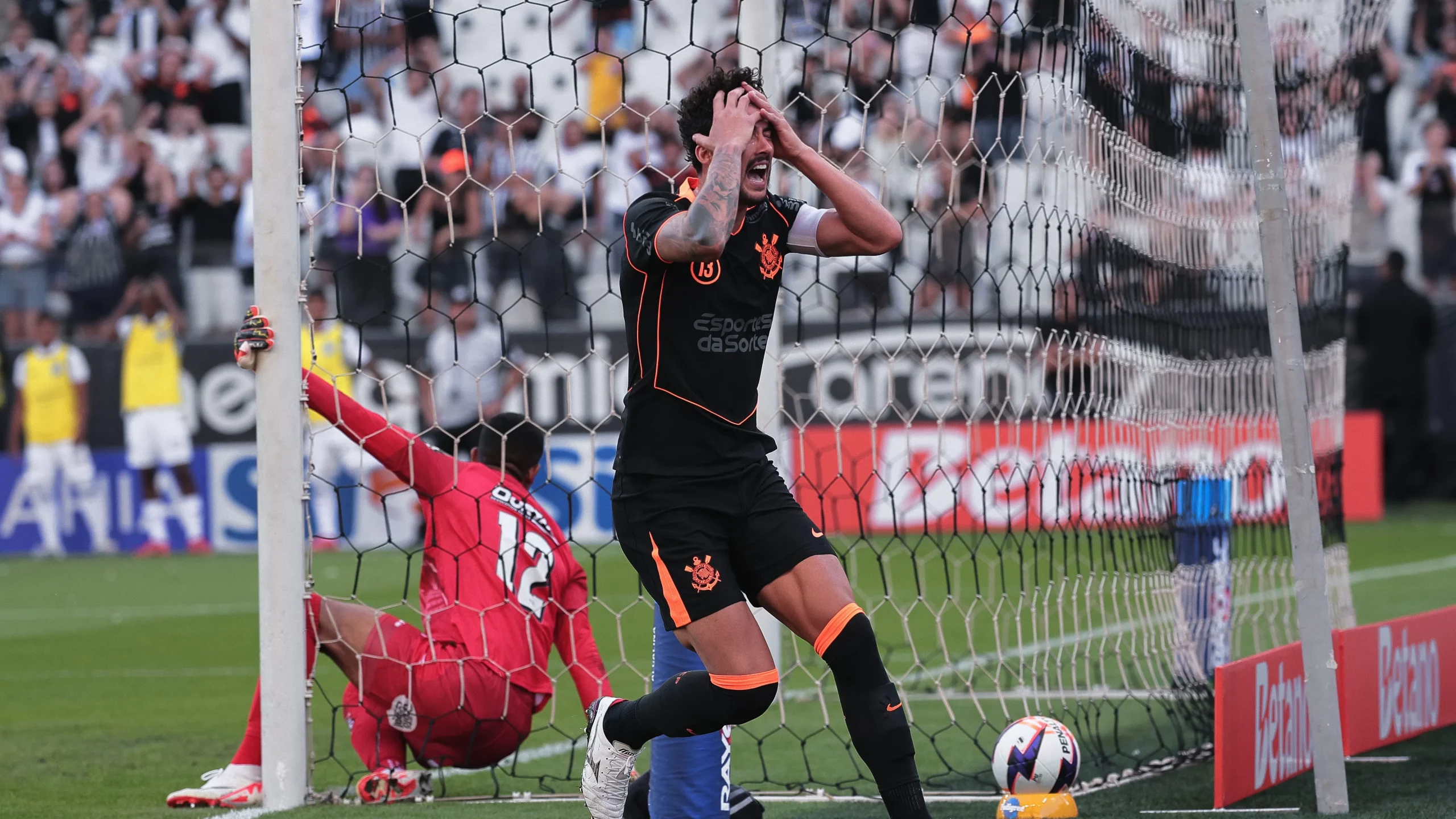 GUSTAVO HENRIQUE jogador do Corinthians