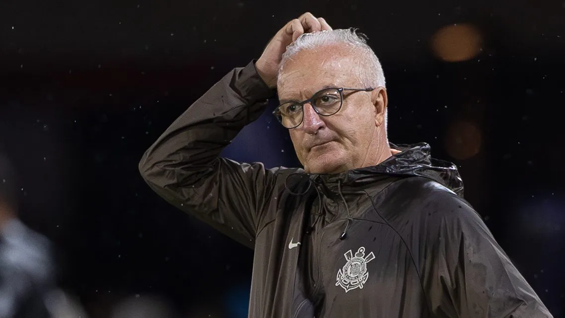 Dorival explicou situação de Raniele e o ‘sumiço’ de Martínez – Foto: Joisel Amaral/AGIF