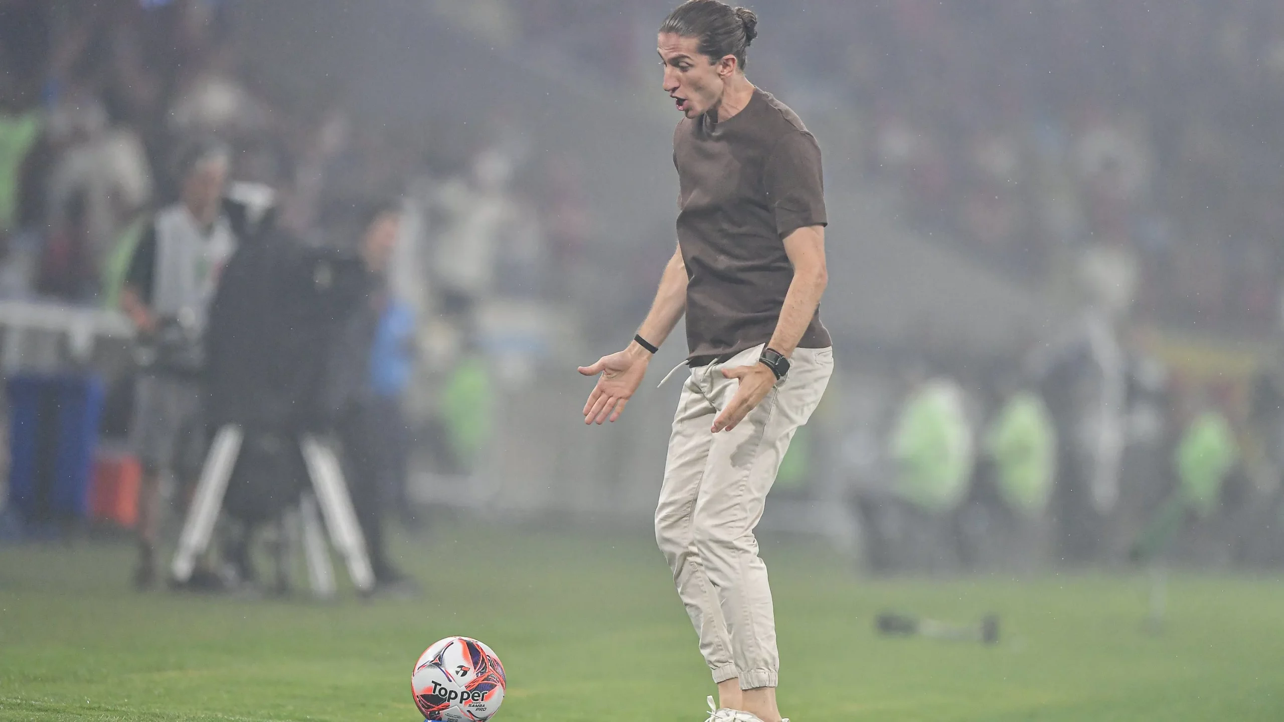 RJ – RIO DE JANEIRO – 21/01/2026 – CARIOCA 2026, FLAMENGO X VASCO – Filipe Luis tecnico do Flamengo durante partida contra o Vasco no estadio Maracana pelo campeonato Carioca 2026. Foto: Thiago Ribeiro/AGIF
