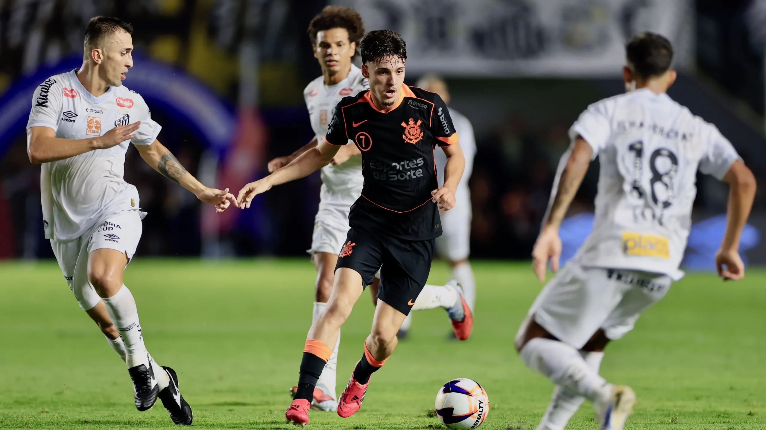 Santos x Corinthians. Foto: Marcello Zambrana/AGIF
