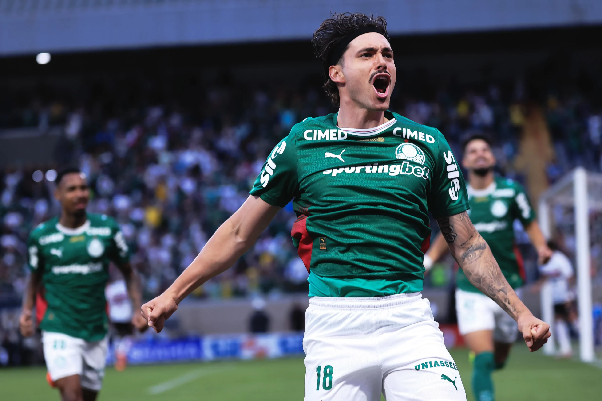 Mauricio, jogador do Palmeiras, comemora seu gol durante partida contra o Sao Paulo no estadio Arena Barueri pelo campeonato Paulista 2026. Foto: Ettore Chiereguini/AGIF