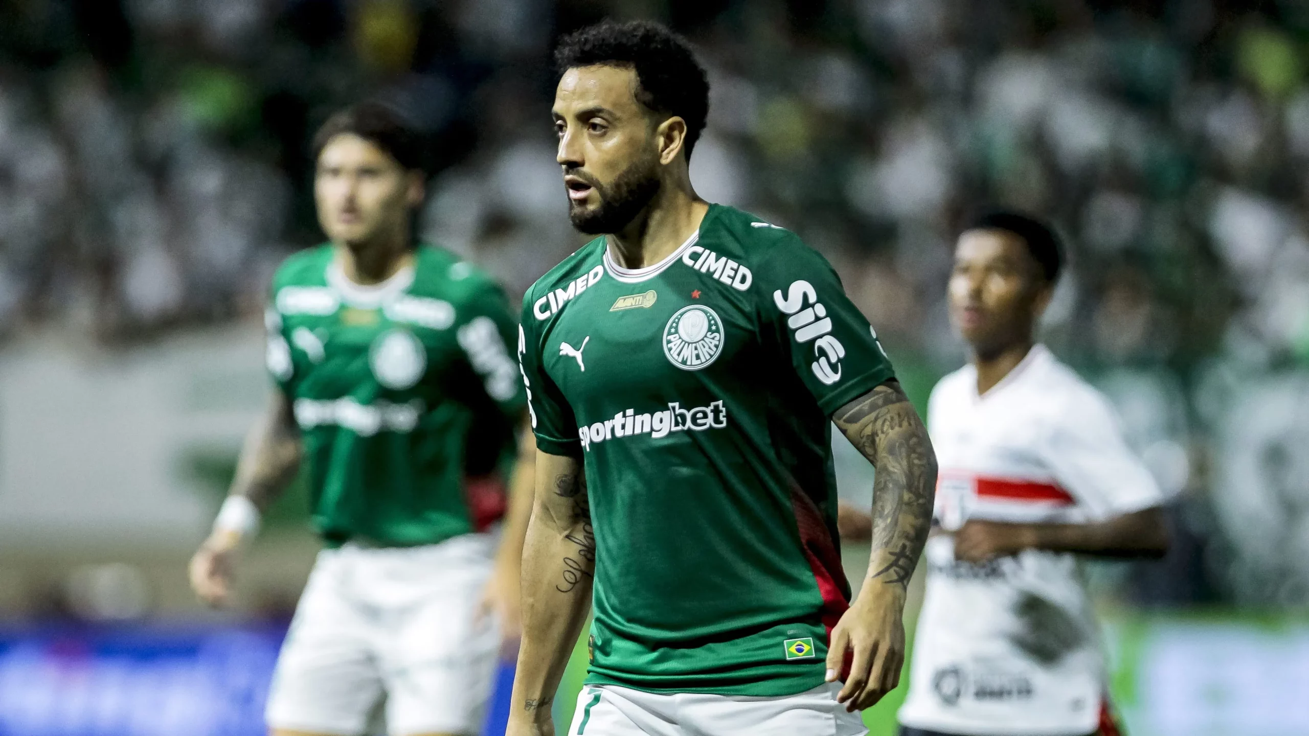 Felipe Anderson em ação contra o São Paulo, neste janeiro de 2026. Depois do Choque-Rei, jogador voltou ao DM – Foto: Marco Miatelo/AGIF