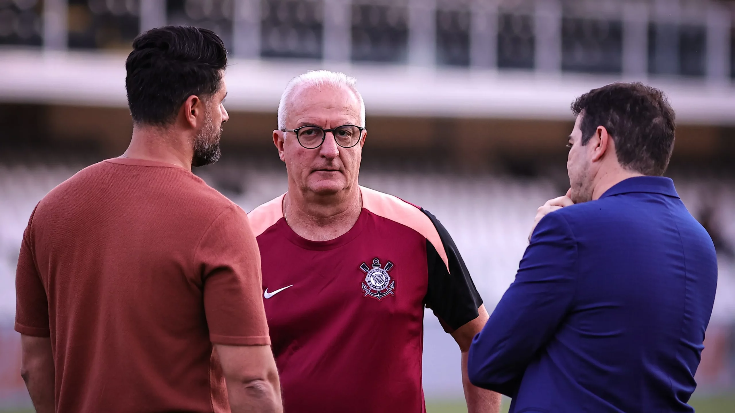 Dorival Júnior está pressionado - Foto: Fabio Giannelli/AGIF.