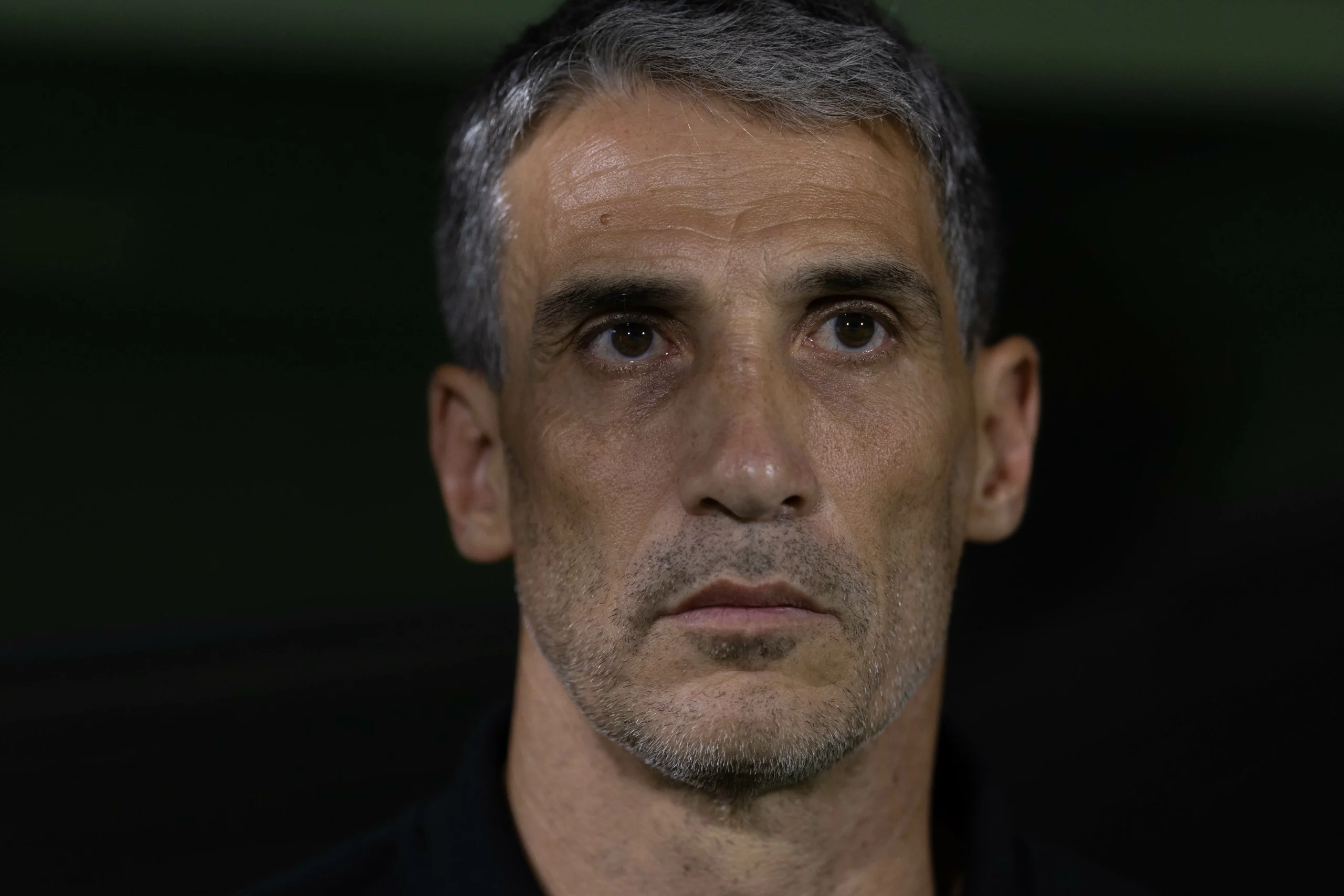 Apesar de goleada na estreia, Vojvoda conta com respaldo da diretoria para manter cargo no Santos – Foto: Liamara Polli/AGIF